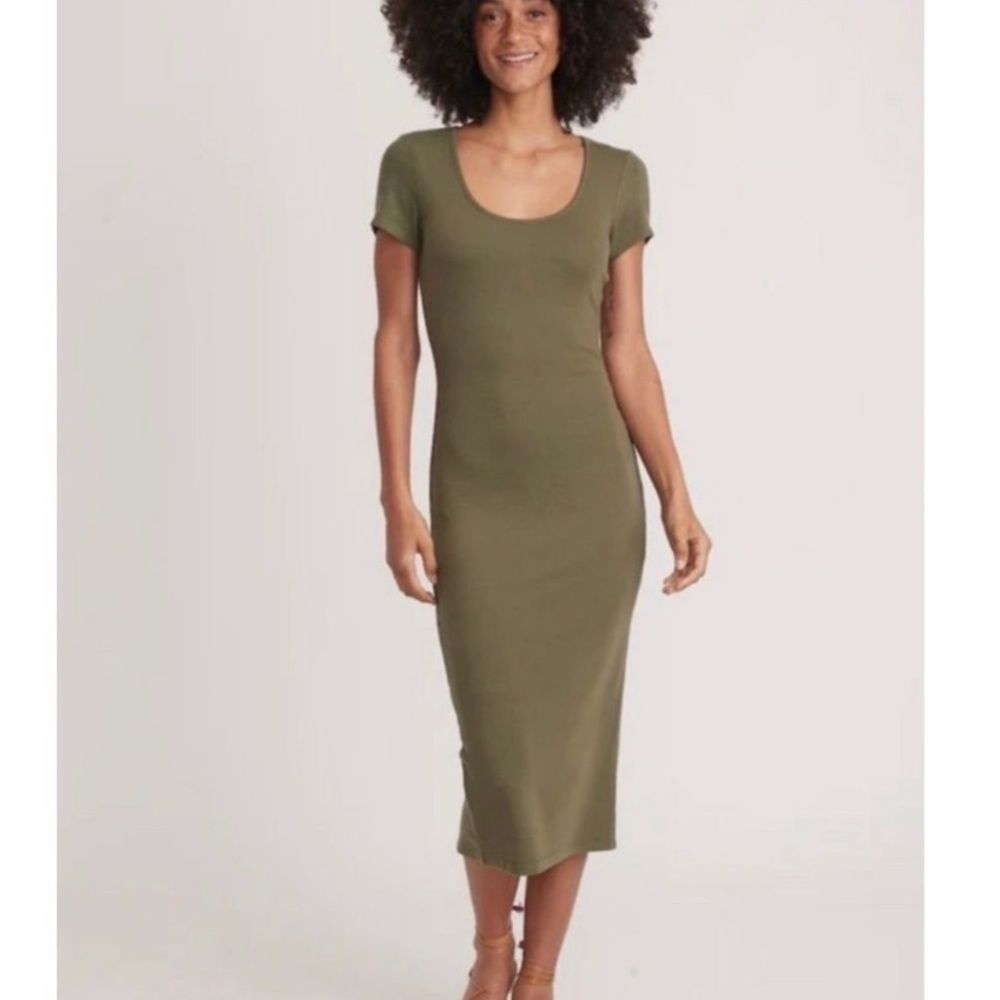 Marine Layer Lexi Rib Short Sleeve Midi Dress Olives
Size small EUC